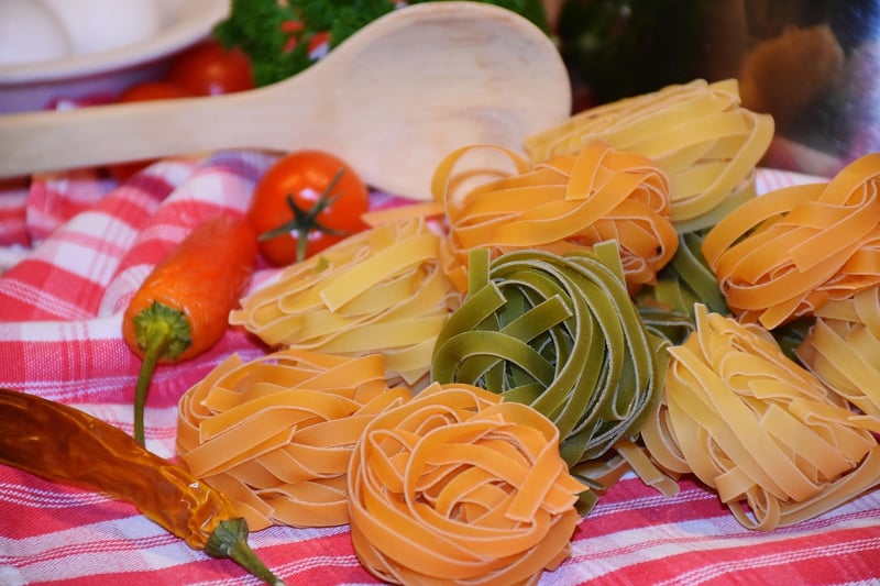 Zucchini Noodles with Pesto and Cherry Tomatoes